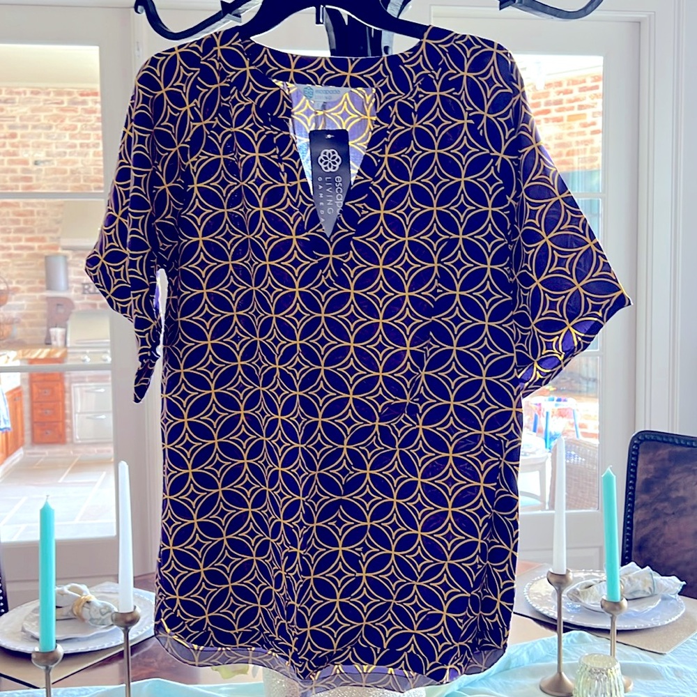 Escapade Living NWT game day top size S